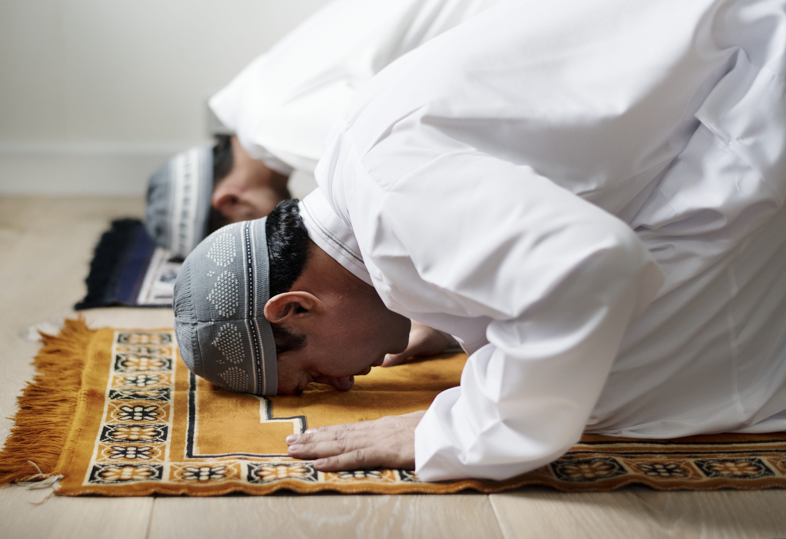 muslim-men-praying-during-ramadan-WBKX5CD-scaled.jpg